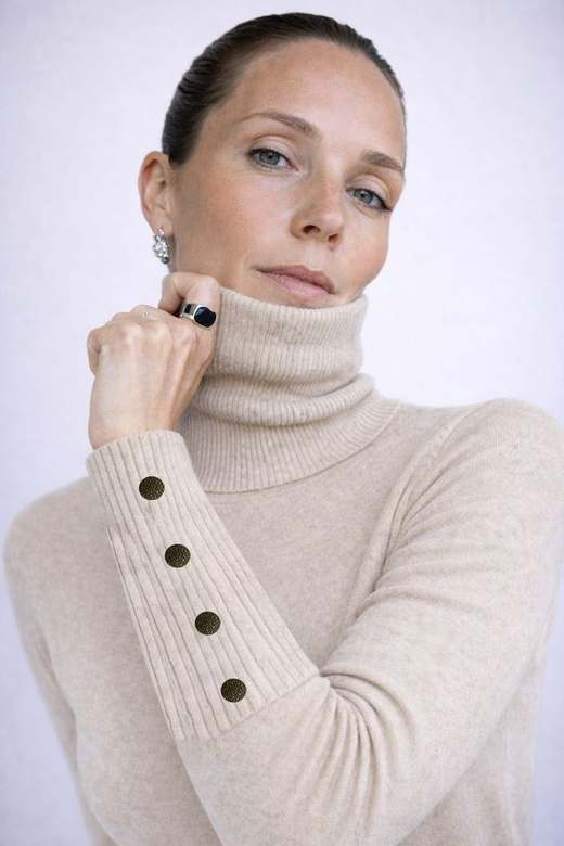 The Talia Turtleneck in Fawn